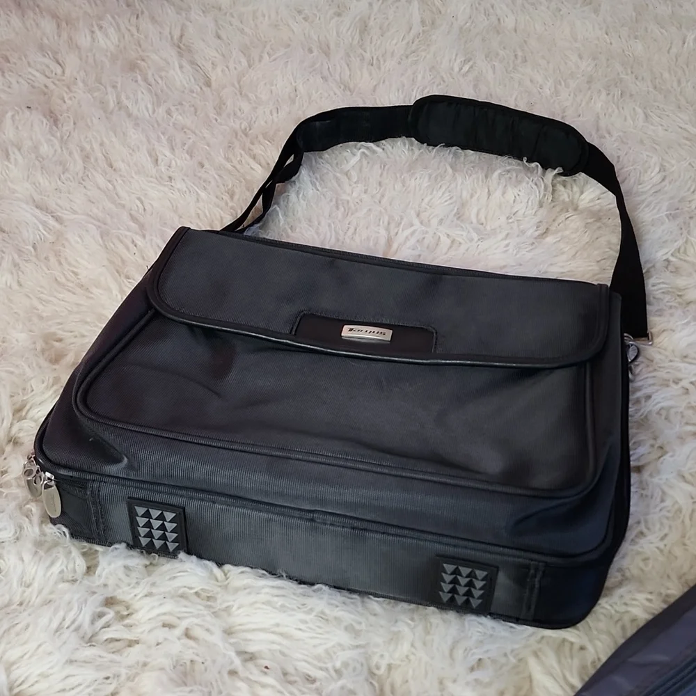 Targus Notepac Messenger Bag Clamshell Laptop Organizer + FREE Solo Checkfast